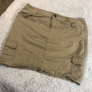woman’s tan skirt, size 16